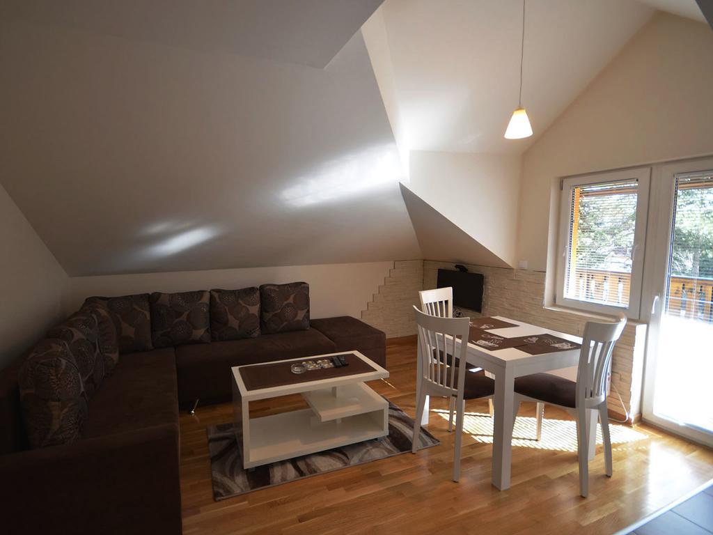 Apartmani Md ซลาตีบอร์ ภายนอก รูปภาพ